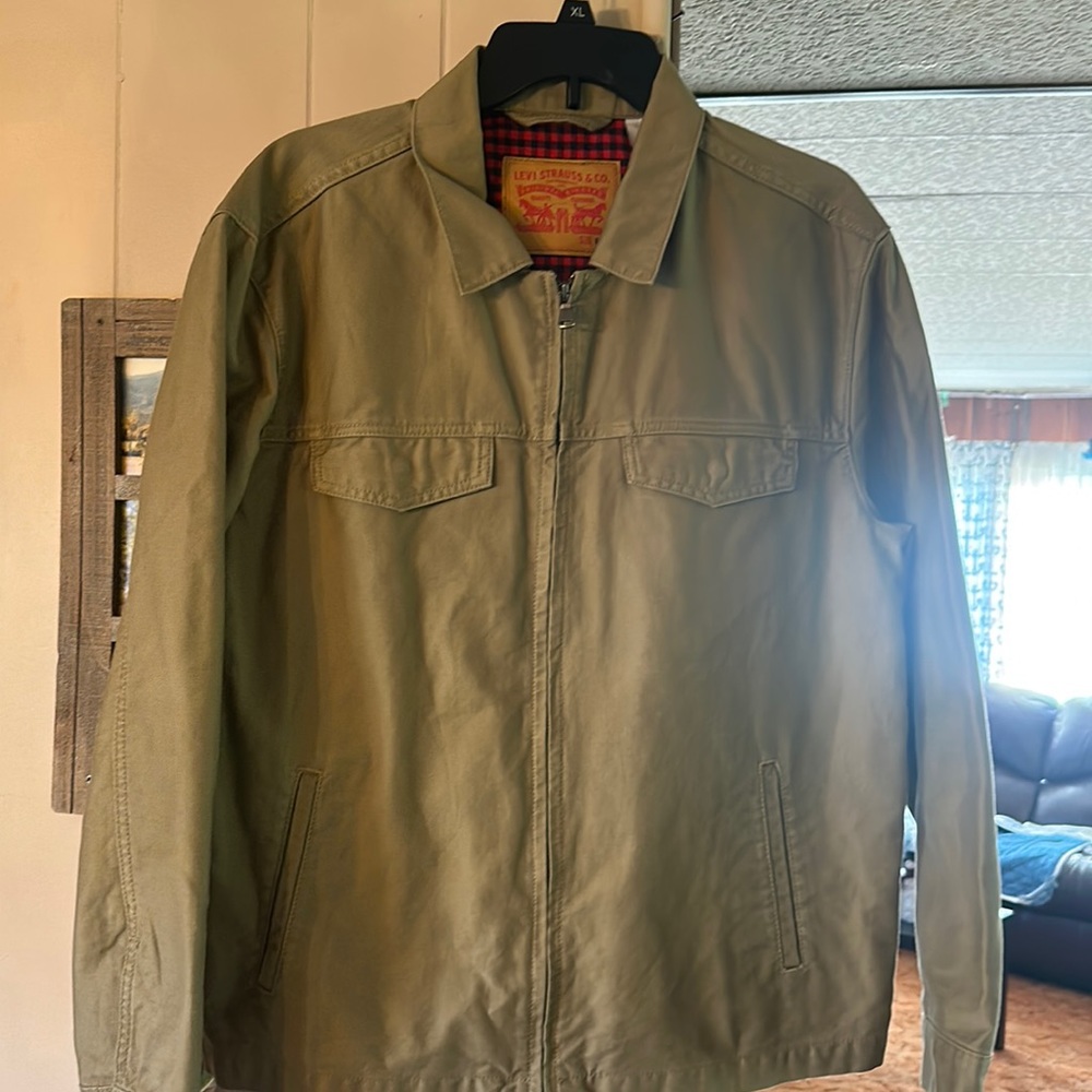 Tan Levi Men’s zipper casual jacket. Size MEDIUM